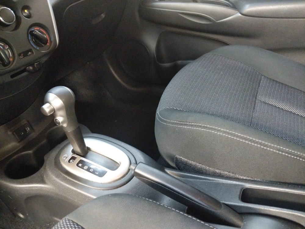 2017 Nissan Versa - Center Console/Cup Holders
