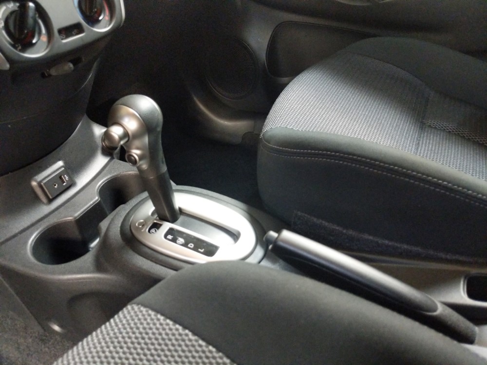 2017 Nissan Versa - Center Console/Cup Holders