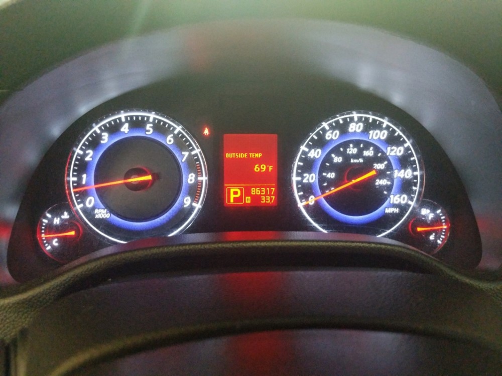 2009 INFINITI G37 - Odometer Close Up