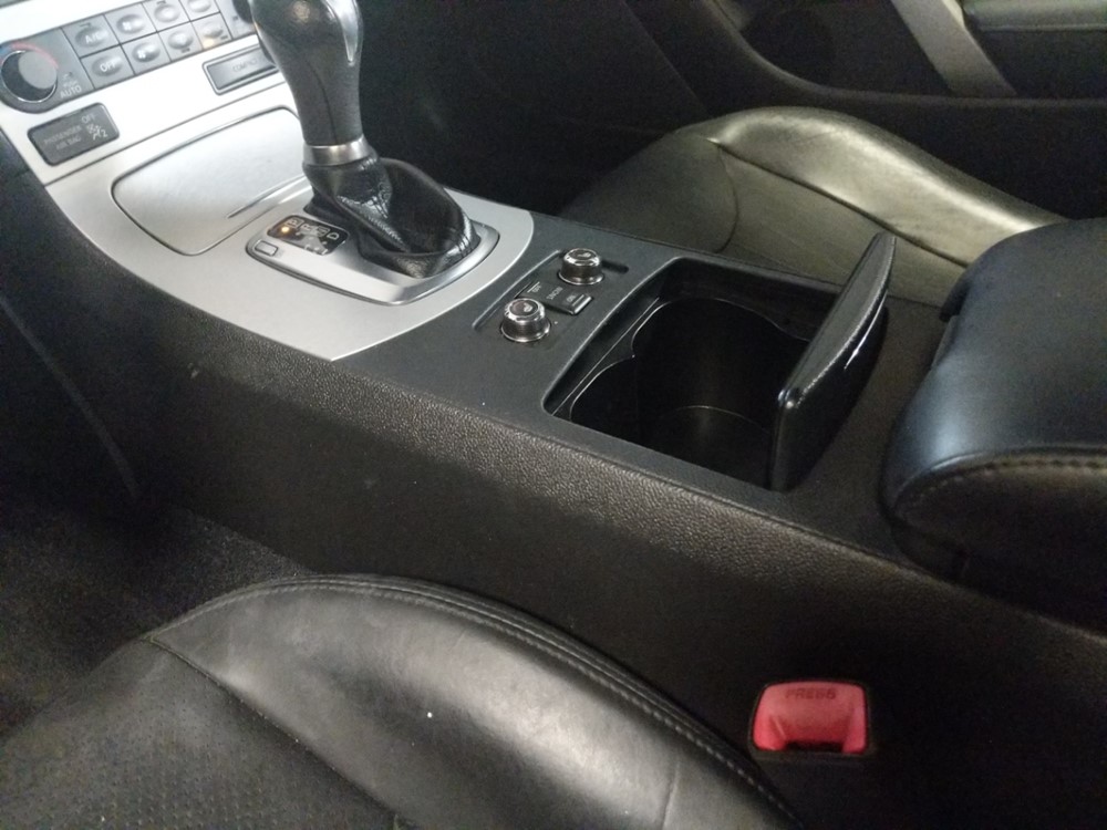 2009 INFINITI G37 - Center Console/Cup Holders