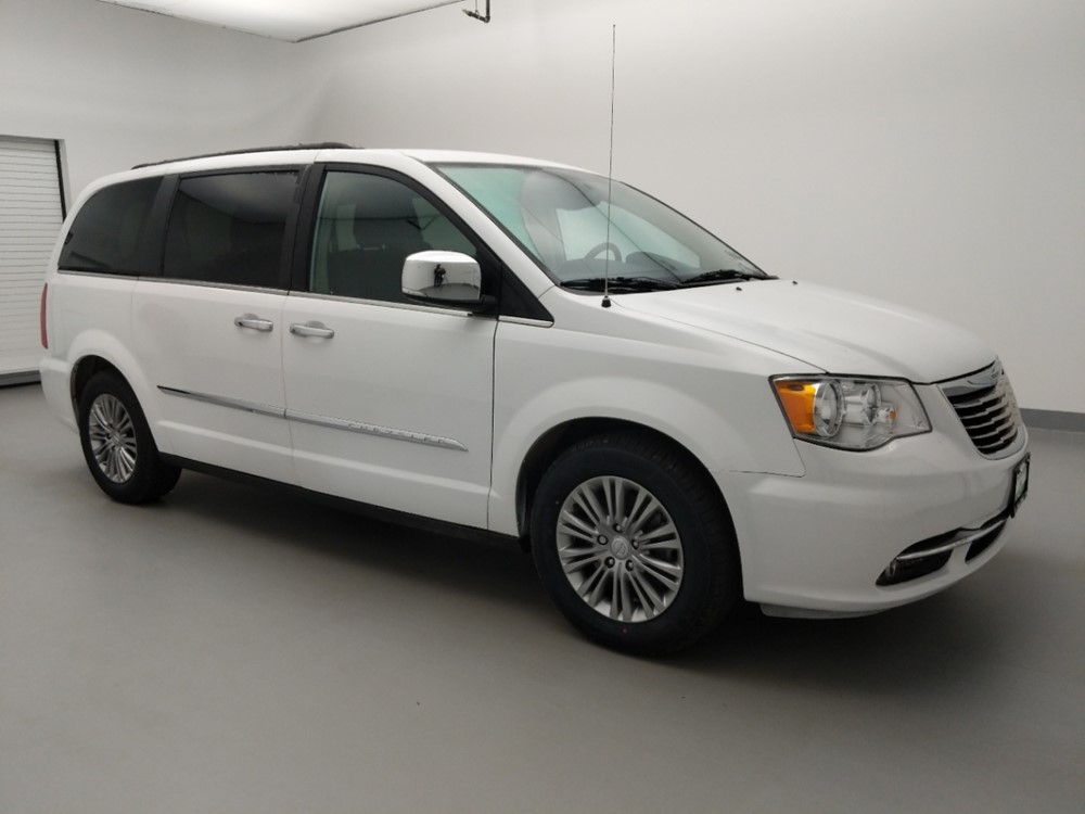 2016 Chrysler Town and Country - Passenger Front Side