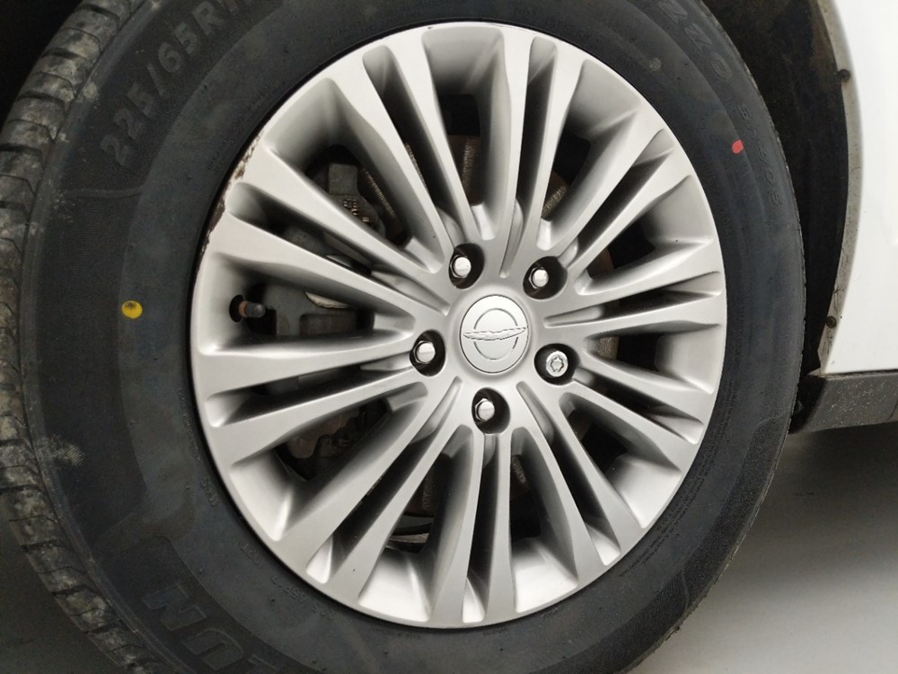2016 Chrysler Town and Country - Wheel