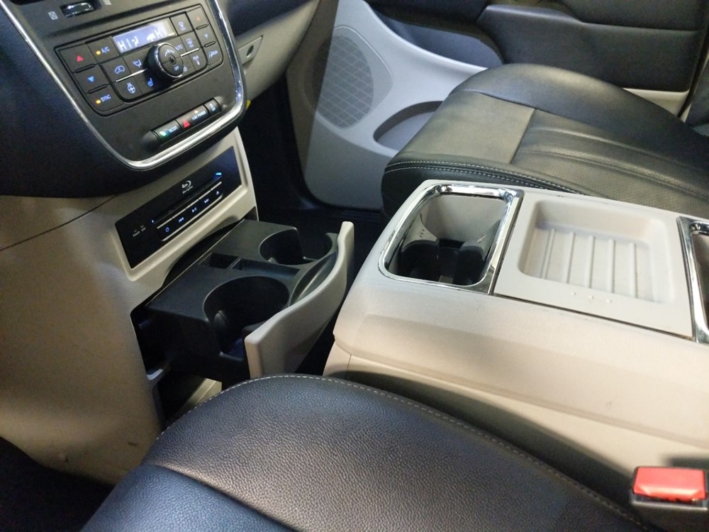 2016 Chrysler Town and Country - Center Console/Cup Holders