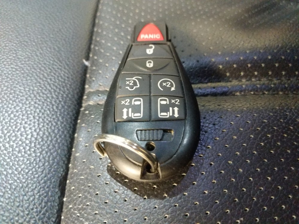 2016 Chrysler Town and Country - Keys