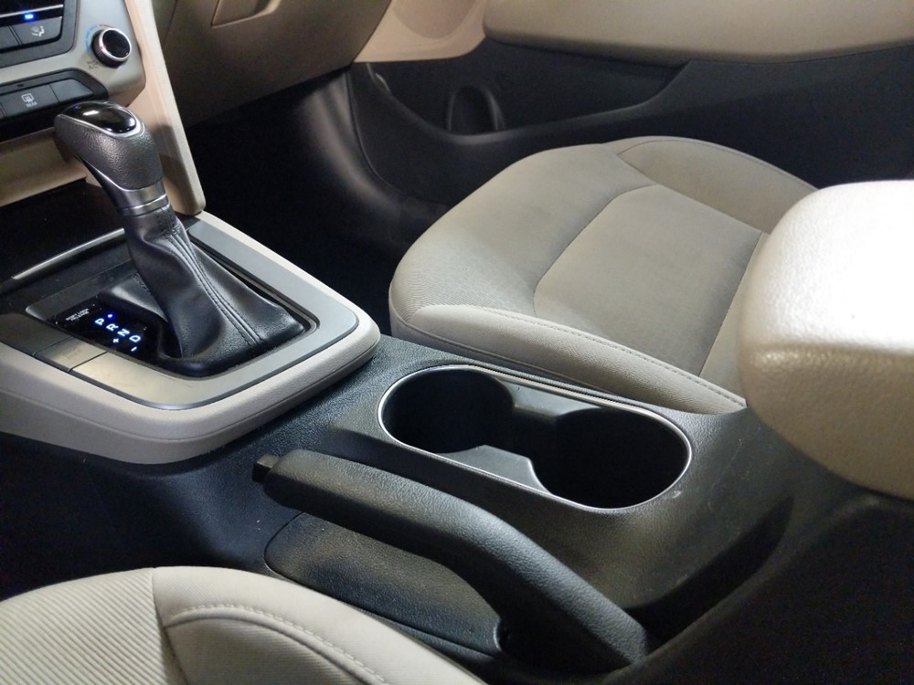 2017 Hyundai Elantra - Center Console/Cup Holders