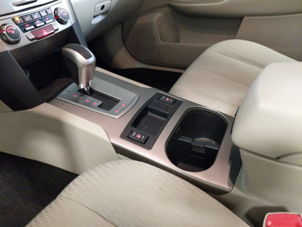 2011 Subaru Outback - Center Console/Cup Holders