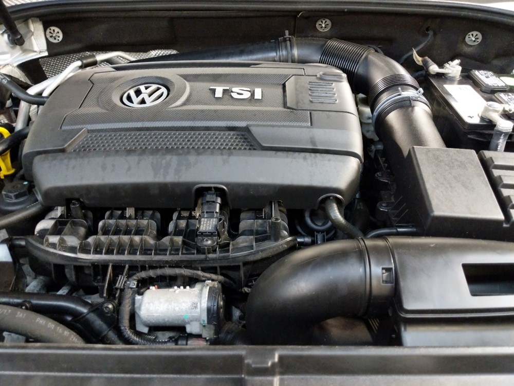 2014 Volkswagen Passat - Engine