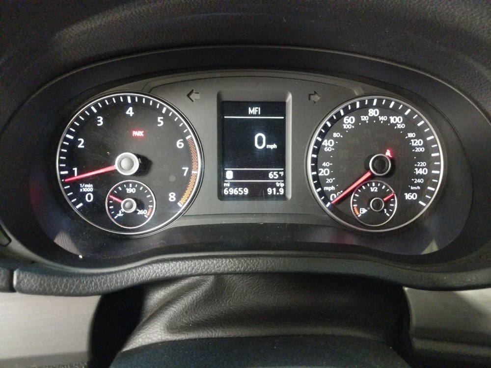 2014 Volkswagen Passat - Odometer Close Up