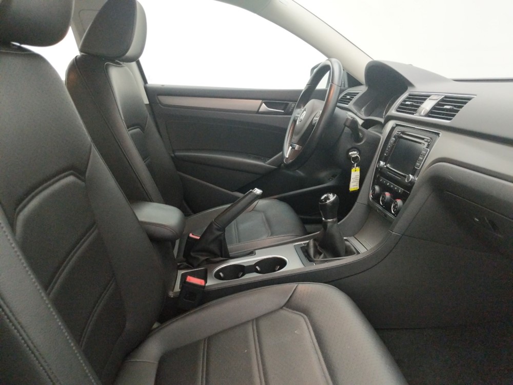 2014 Volkswagen Passat - Passenger Front Seat