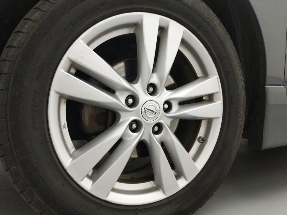 2012 Nissan Quest - Wheel