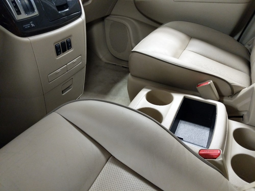 2012 Nissan Quest - Center Console/Cup Holders