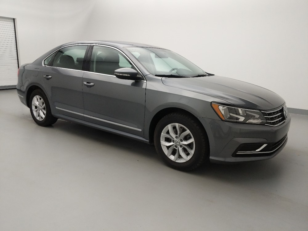 2016 Volkswagen Passat - Passenger Front Side