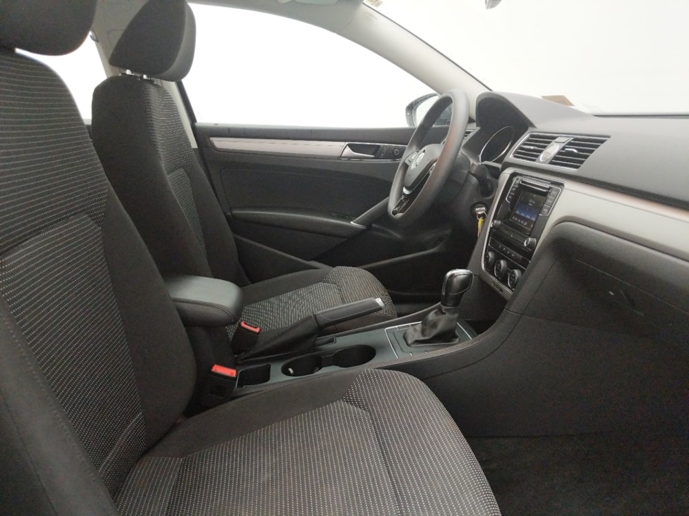 2016 Volkswagen Passat - Passenger Front Seat
