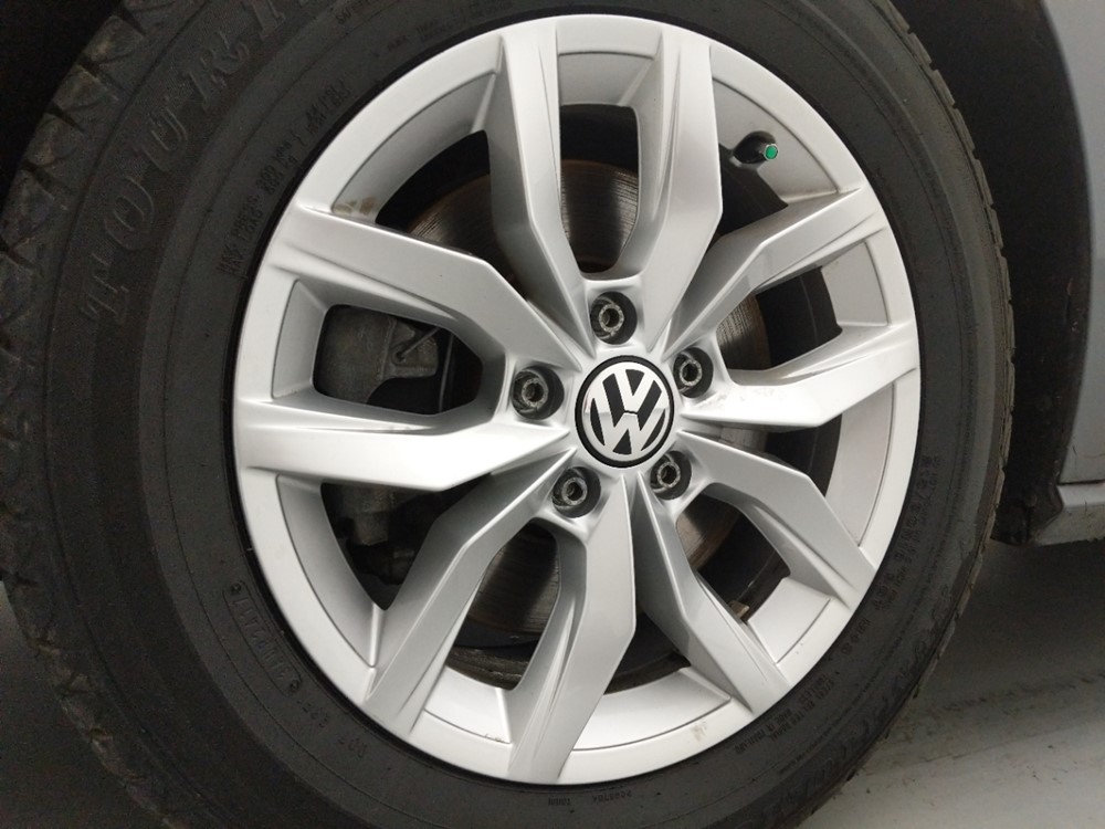2016 Volkswagen Passat - Wheel