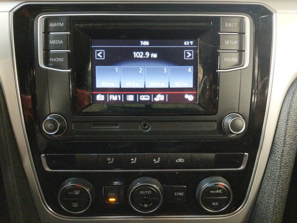 2016 Volkswagen Passat - Stereo Package