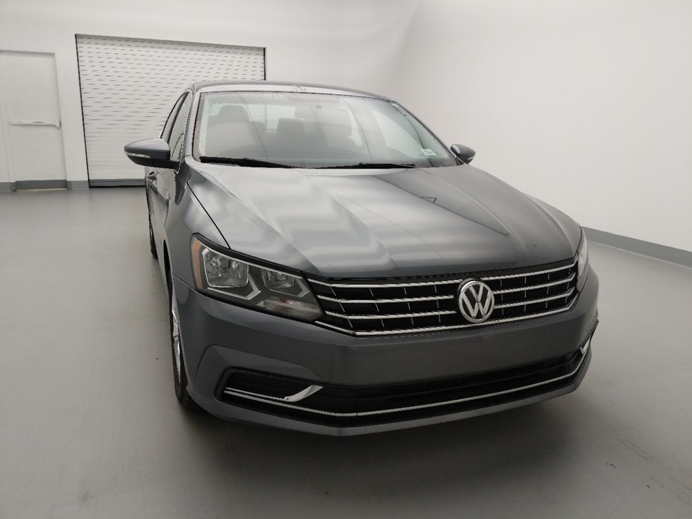 2016 Volkswagen Passat - Passenger Front Hood