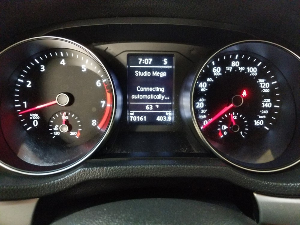 2016 Volkswagen Passat - Odometer Close Up