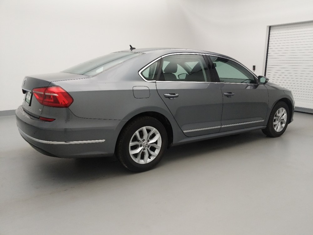 2016 Volkswagen Passat - Passenger Rear Side