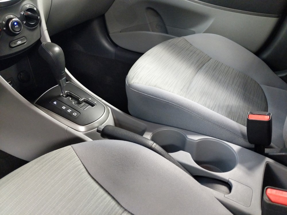 2017 Hyundai Accent - Center Console/Cup Holders