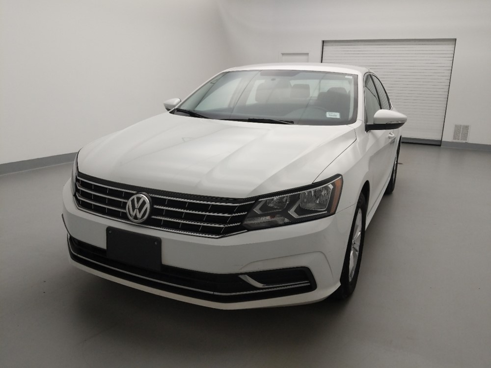 2017 Volkswagen Passat - Driver Front Hood