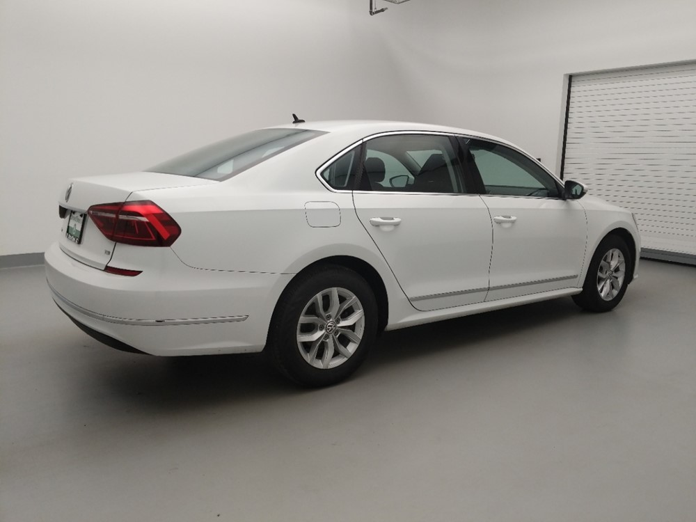 2017 Volkswagen Passat - Passenger Rear Side