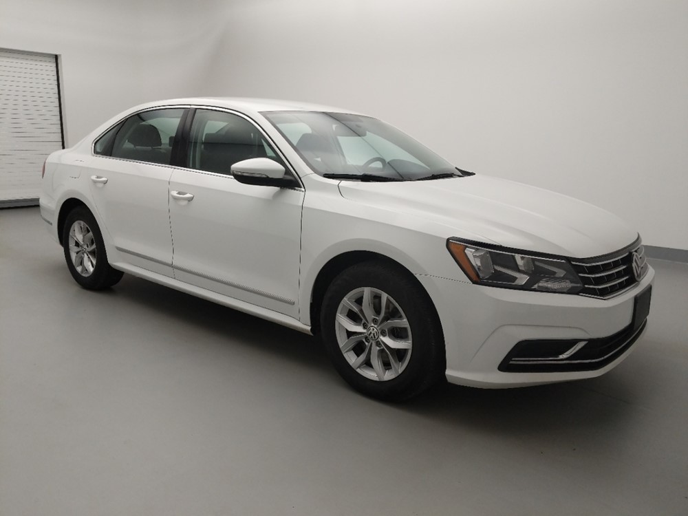 2017 Volkswagen Passat - Passenger Front Side