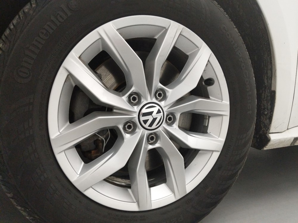2017 Volkswagen Passat - Wheel