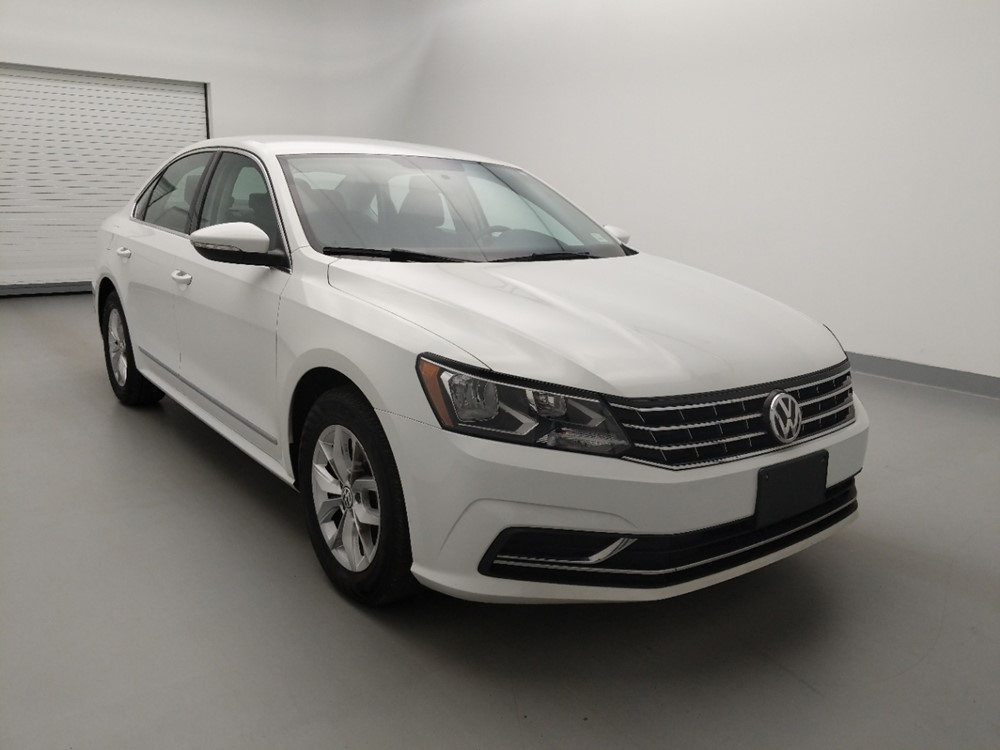 2017 Volkswagen Passat - Passenger Front Bumper