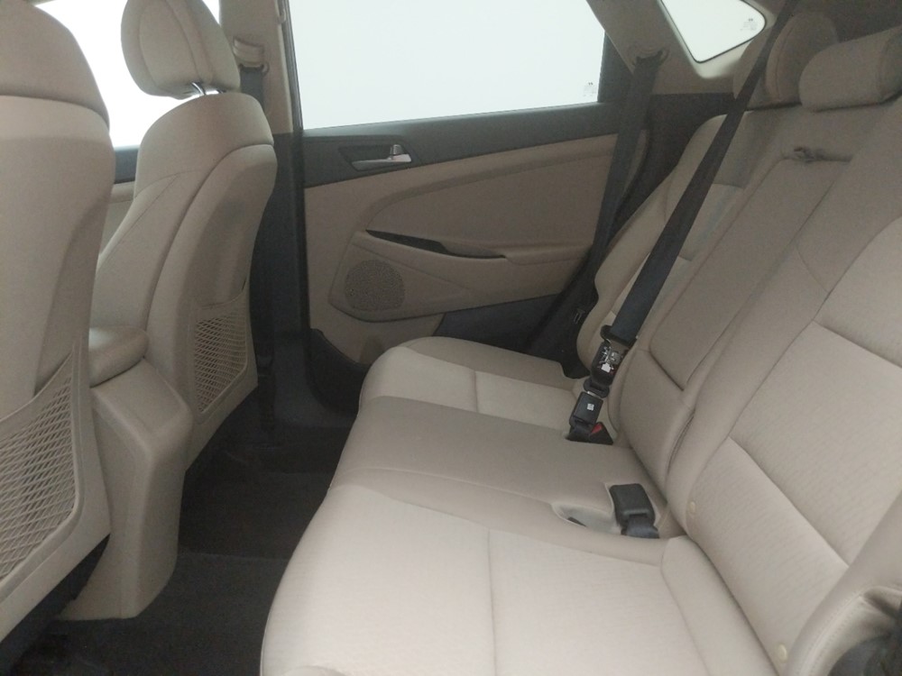 2016 Hyundai Tucson - Driver Rear Seat