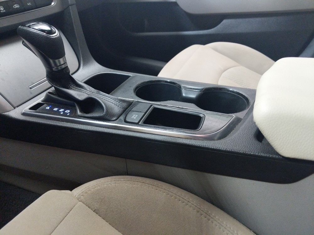 2016 Hyundai Sonata - Center Console/Cup Holders