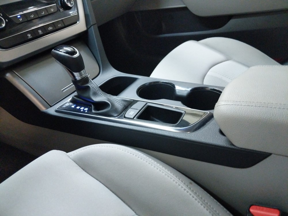 2017 Hyundai Sonata - Center Console/Cup Holders