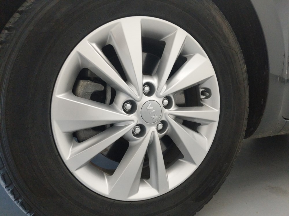 2018 Kia Sedona - Wheel