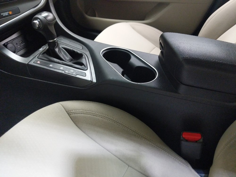 2015 Kia Optima - Center Console/Cup Holders