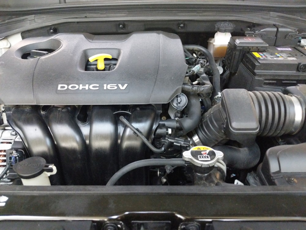 2017 Hyundai Elantra - Engine