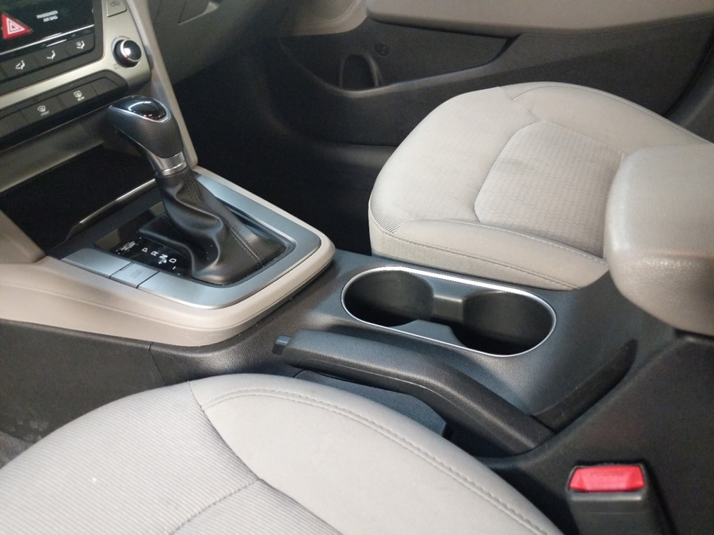 2017 Hyundai Elantra - Center Console/Cup Holders