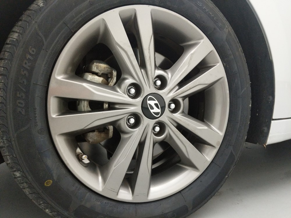 2018 Hyundai Elantra - Wheel