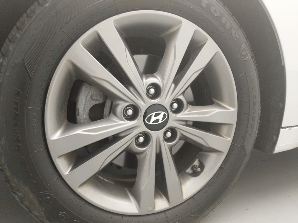2018 Hyundai Elantra - Wheel