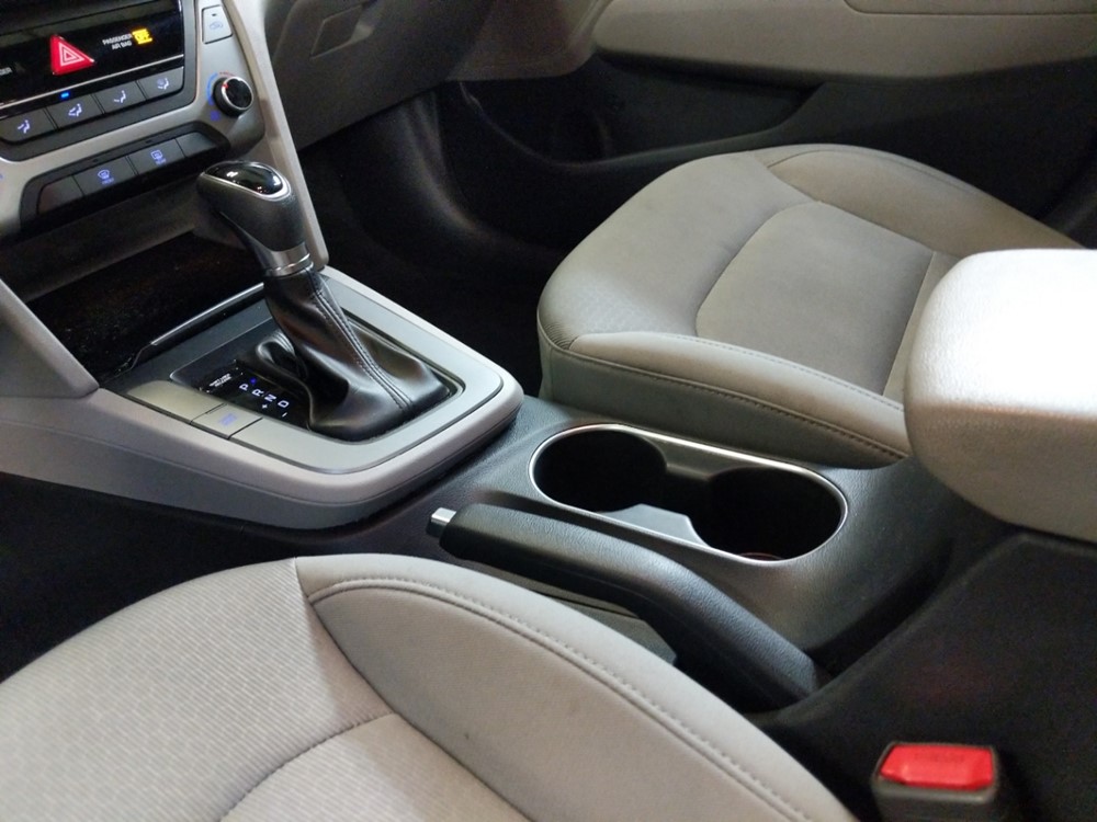 2018 Hyundai Elantra - Center Console/Cup Holders