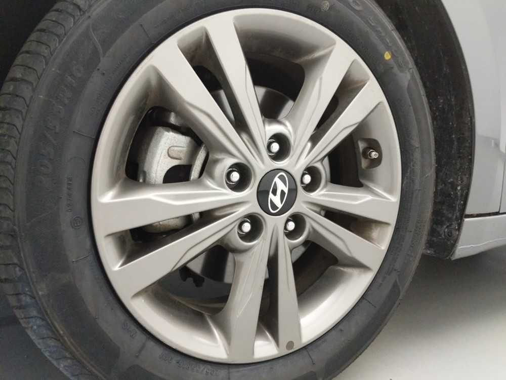 2018 Hyundai Elantra - Wheel