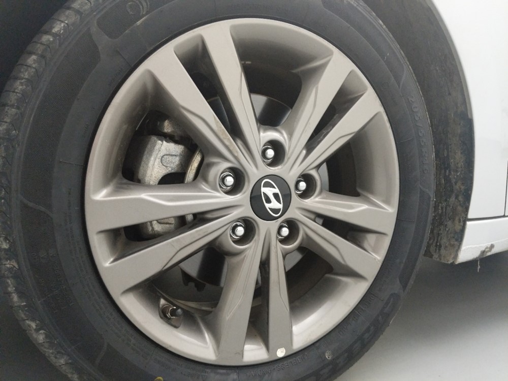 2018 Hyundai Elantra - Wheel