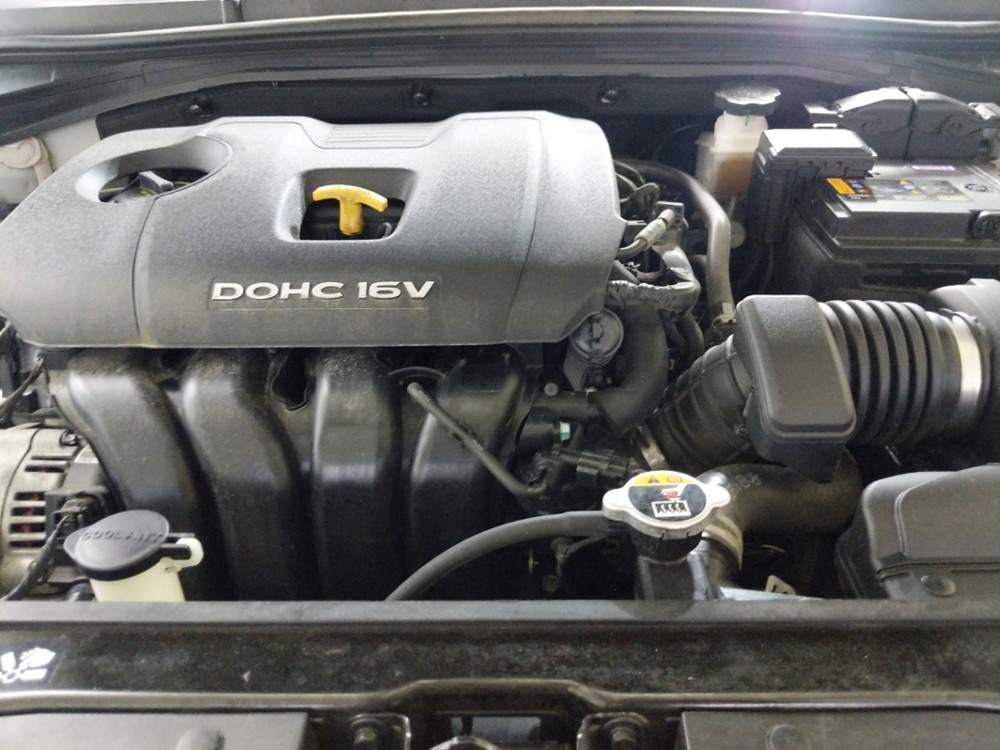 2018 Hyundai Elantra - Engine