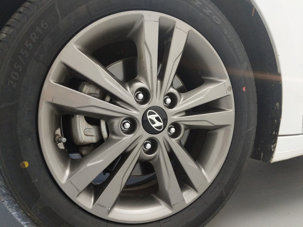 2018 Hyundai Elantra - Wheel