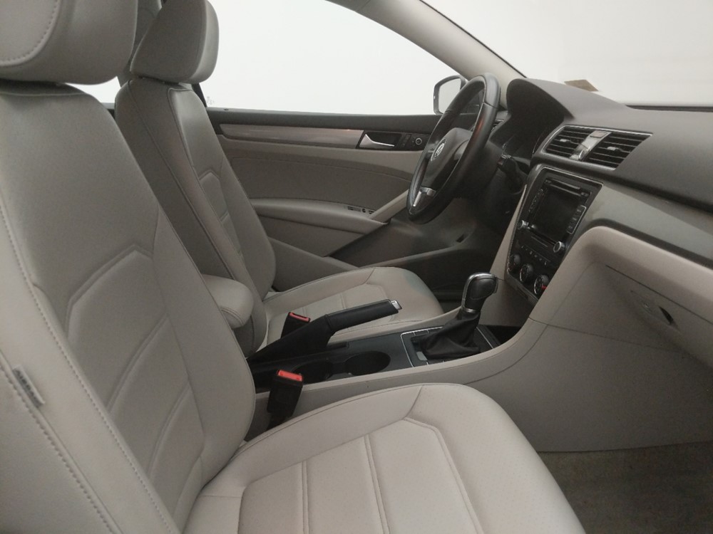 2015 Volkswagen Passat - Passenger Front Seat