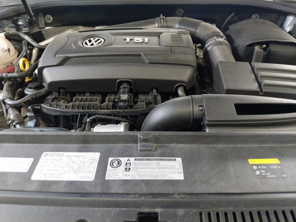 2015 Volkswagen Passat - Engine
