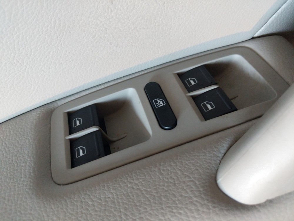 2015 Volkswagen Passat - Driver Power Windows/Lock Control