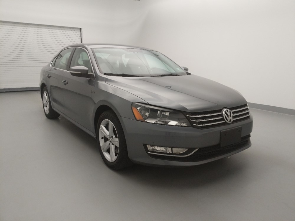 2015 Volkswagen Passat - Passenger Front Bumper