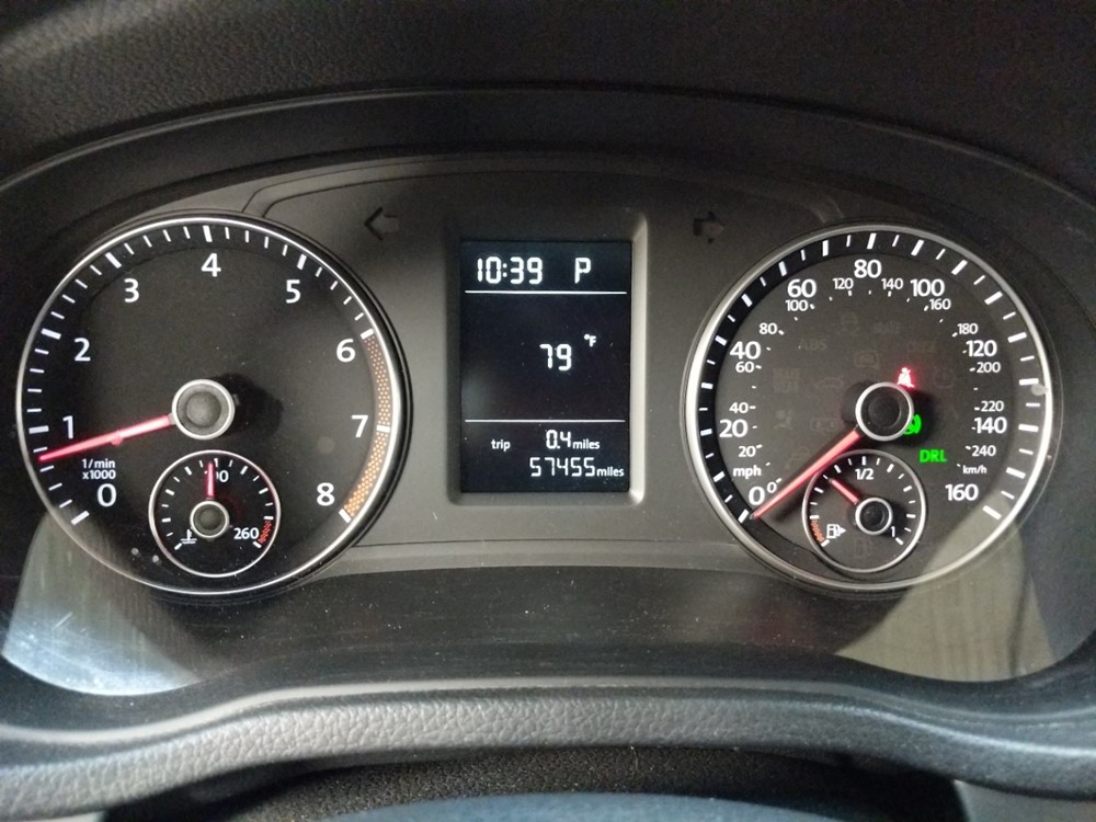2015 Volkswagen Passat - Odometer Close Up