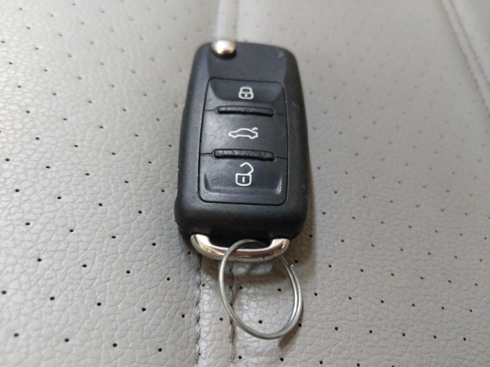 2015 Volkswagen Passat - Keys
