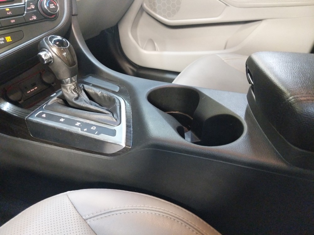 2013 Kia Optima - Center Console/Cup Holders
