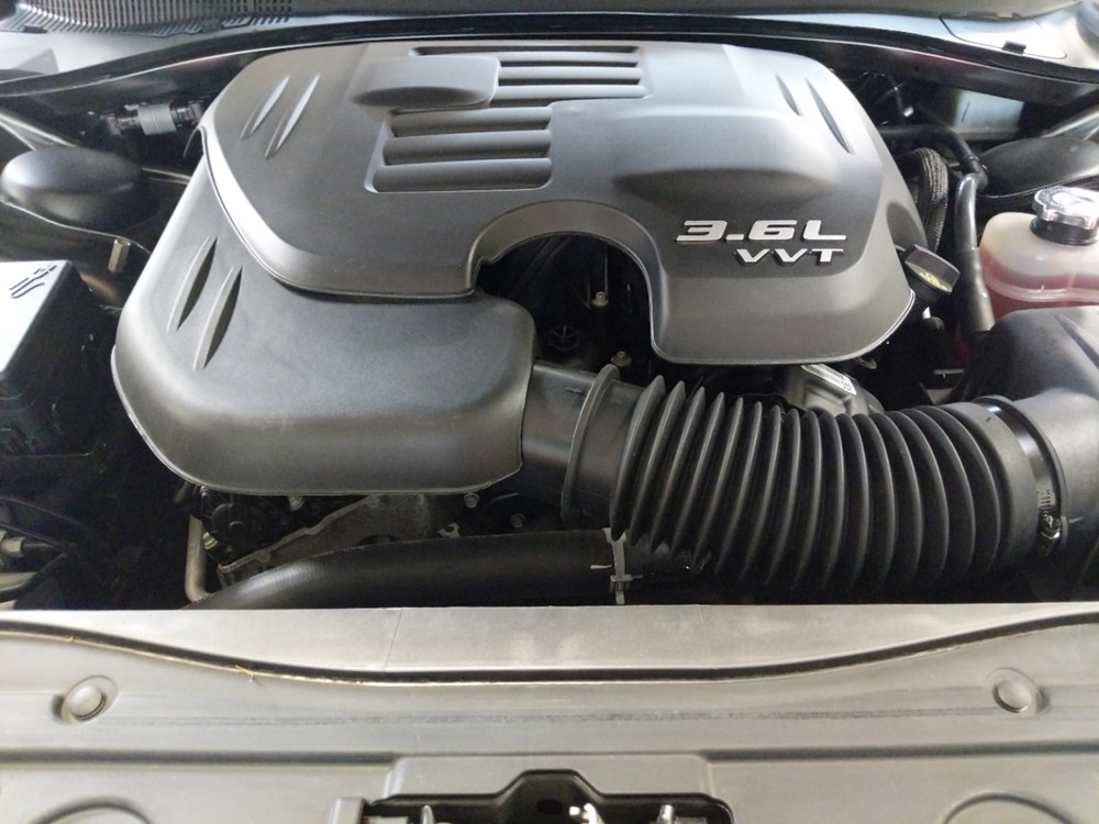 2018 Chrysler 300 - Engine